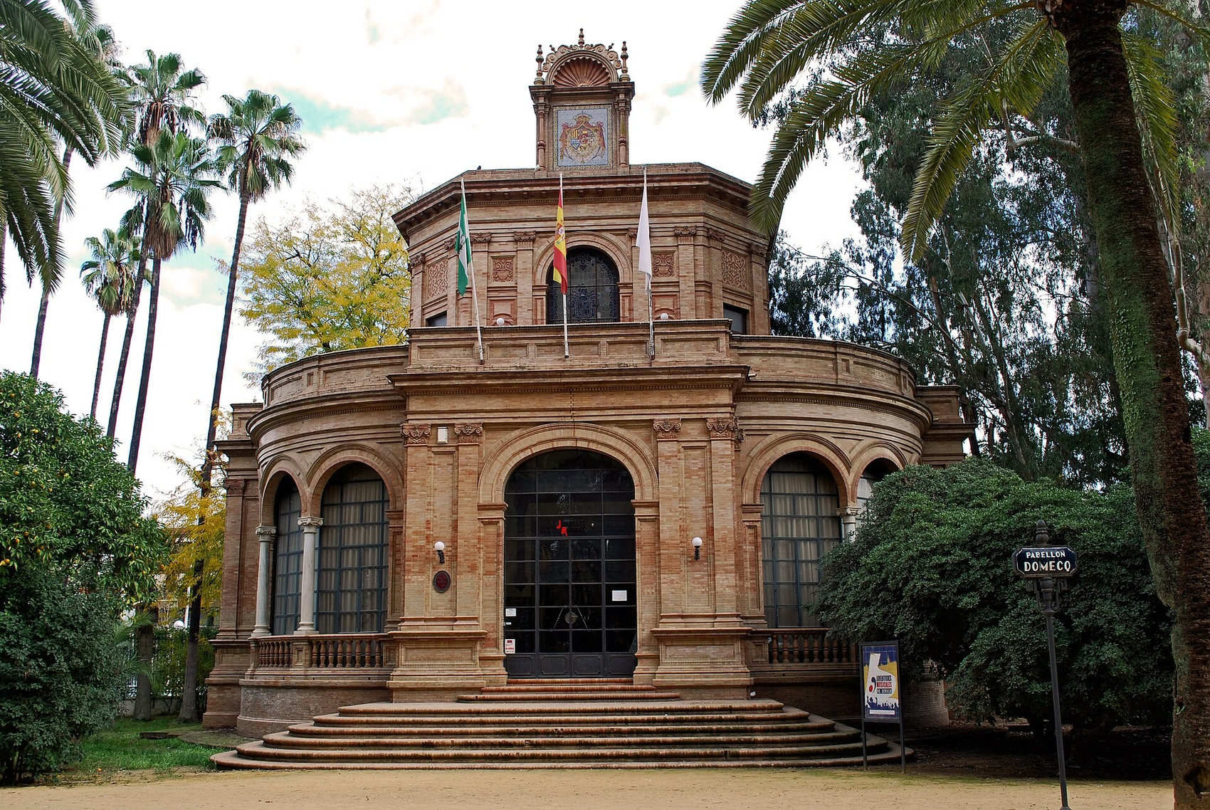 Imagen 11. El pabellón Domecq, en el Parque de María Luisa, levantado para la Exposición Iberoamericana de 1929. Desde 1956 fue la sede del centro meteorológico de Sevilla.